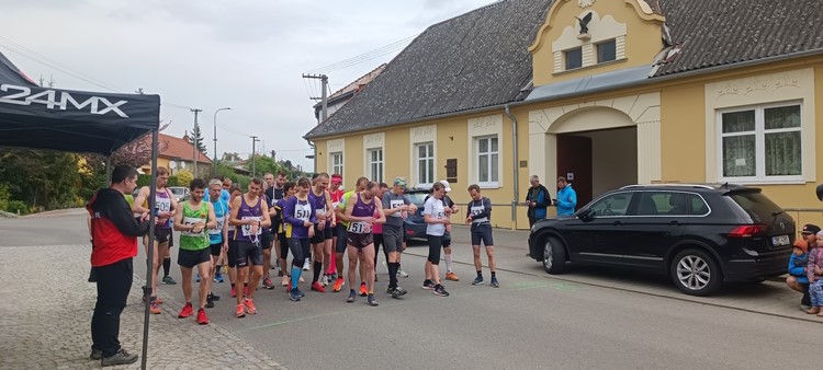 Otaslavický májový kros  opanovali běžci z Drnovic