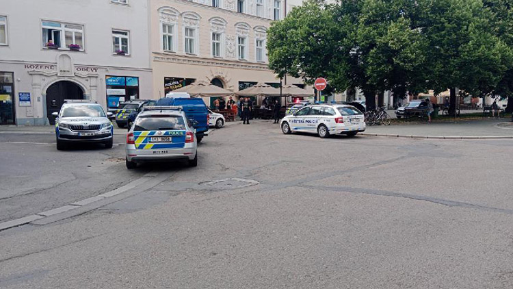 Bitka v besedě. Agresivní Rom zmlátil dva lidi