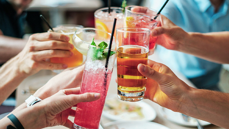 Letní nealkoholické koktejly jsou osvěžující volbou