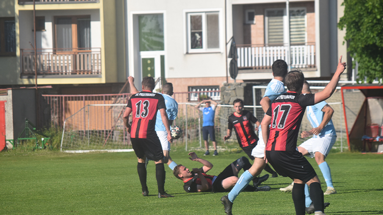 Soutěže Olomouckého KFS z pohledu regionálních celků: TŘI POSTUPY, ALE I SESTUP