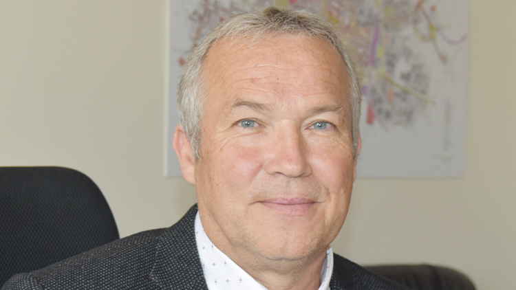 „Klademe důraz na kvalitní výuku! A bez profesionálních vzorů nemůže ve sportu existovat mládež,“ tvrdí  primátora Miloš Sklenka