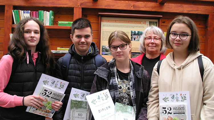 Mladí zahrádkáři soutěžili v rozkvetlé botanické zahradě