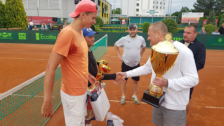 Hlavní organizátor tenisového PC 2023 Martin Krupička  si nejvíc váží podpory města a pomoci Miroslava Černoška