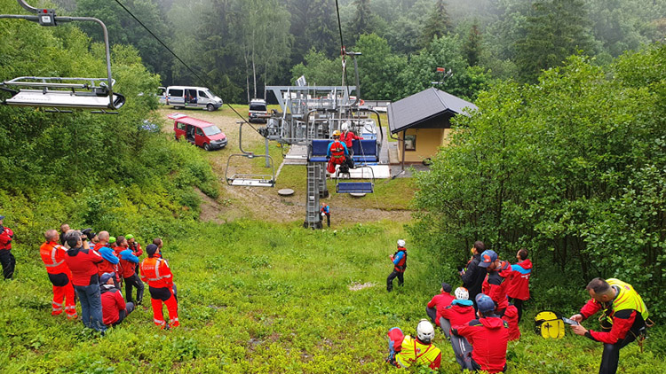 Horští záchranáři trénovali speciální techniky zásahů na mezinárodním workshopu