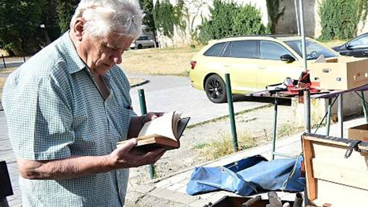 Blešák na tržnici opět nabídl skvosty