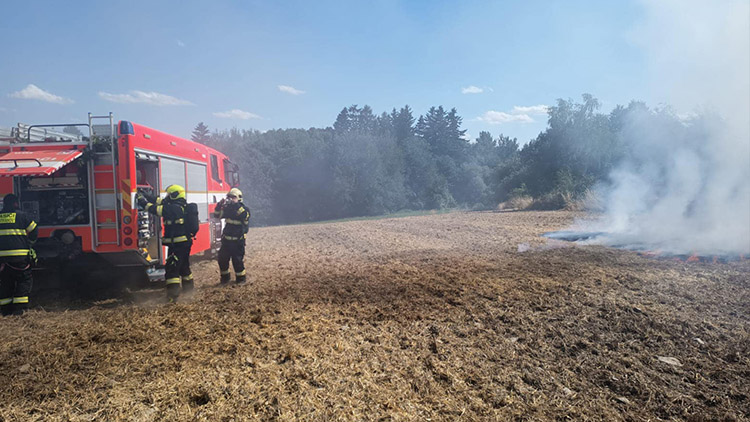 Vedro přálo požárům