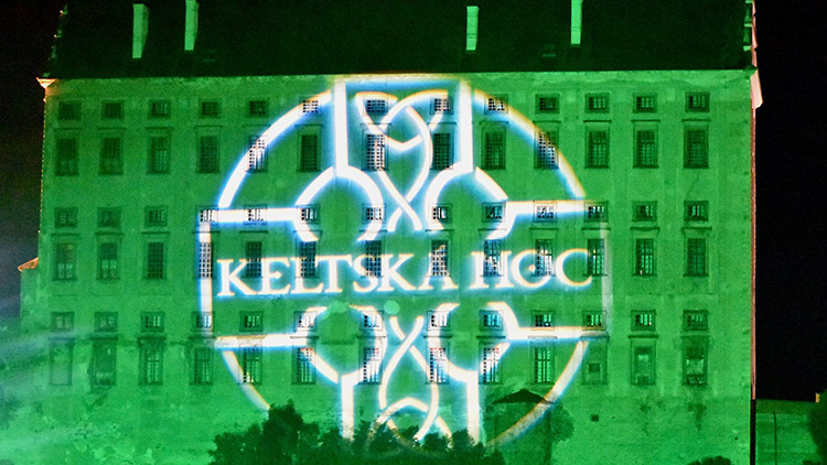 Keltové přidali  „razítko“ na zámek