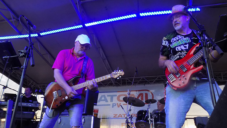 Čechovice oslavily hody s Kontakty