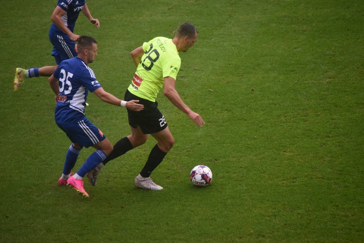 Dva odlišné poločasy a spravedlivá remíza