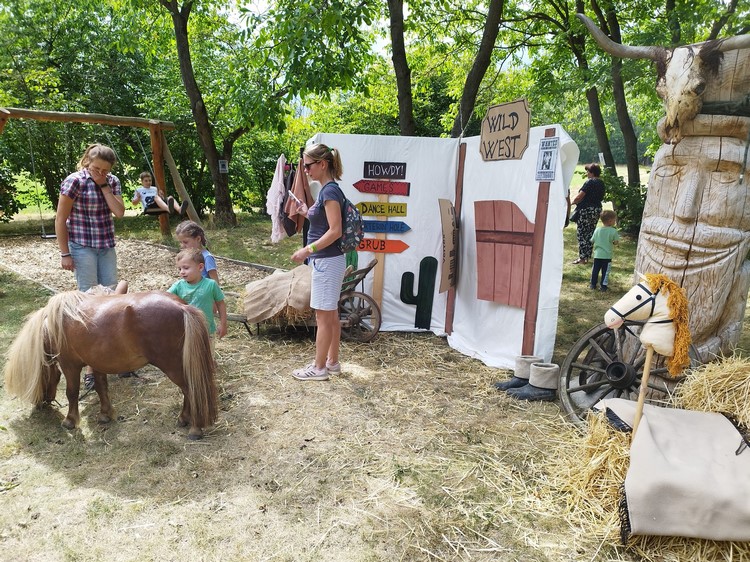 Kovbojům a indiánům šéfoval ve Štarnově šerif