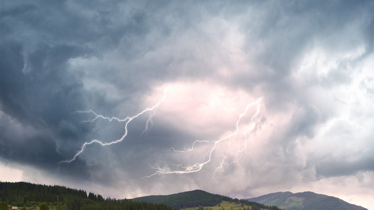 HS zasahovala v Jeseníkách u muže zasaženého proudem vyvolaným krokovým napětím po úderu blesku