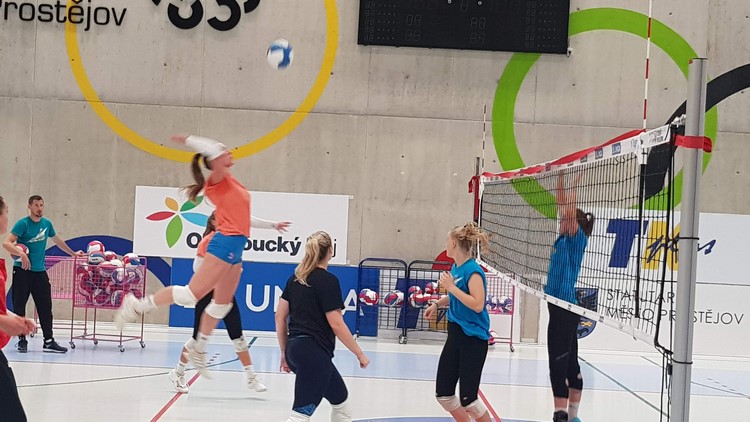 Volejbalistky pokračovaly druhým týdnem přípravy