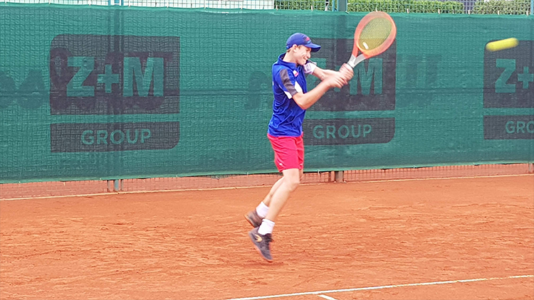 V magickém středečním večeru vydřeli mladí tenisté i tenistky ČR prvenství ve svých skupinách! Dnes se hraje čtvrtfinále