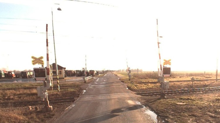 Přes přejezd ve Vrbátkách  TÝDEN NEPŘEJEDETE