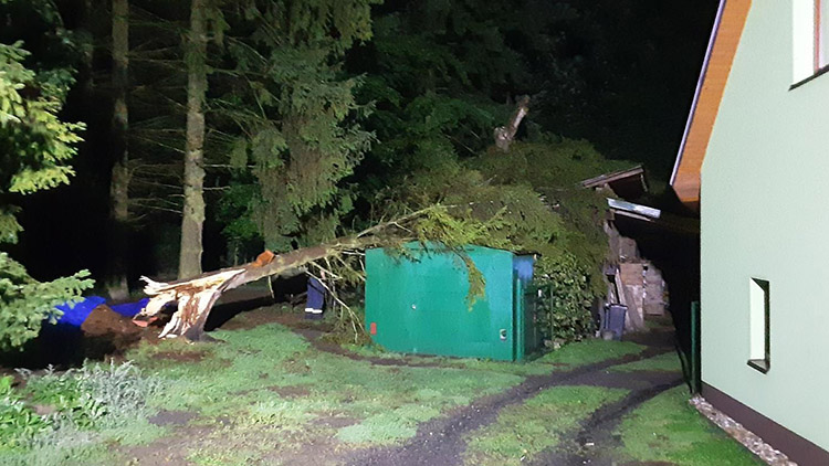 Bouře si v kraji vyžádala 158 výjezdů hasičů