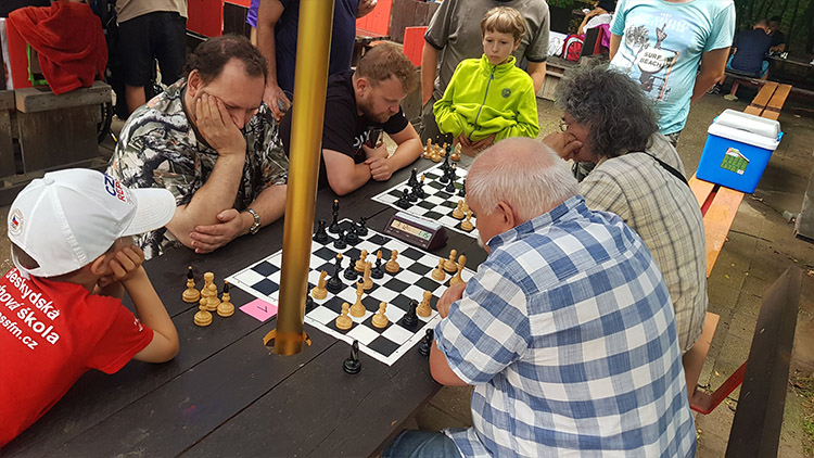 Šachové loučení s prázdninami Rošády Prostějov  U Abrahámka jasně ovládl favorit Roman Závůrka