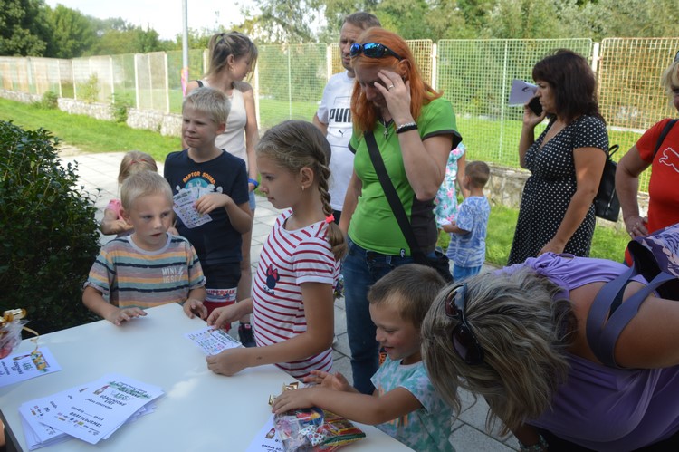 Škola Pirouette provedla děti  pohádkovým lesem ve skalceŠkola Pirouette provedla děti  pohádkovým lesem ve skalce