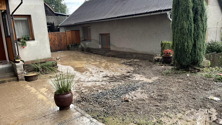  Obcí Dzbel se prohnala přívalová bouřka. Zasahovalo 6 jednotek