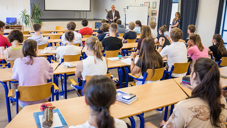 Střední školy v Olomouckém kraji letos nabídly  téměř 7 500 míst. Některá jsou ještě volná