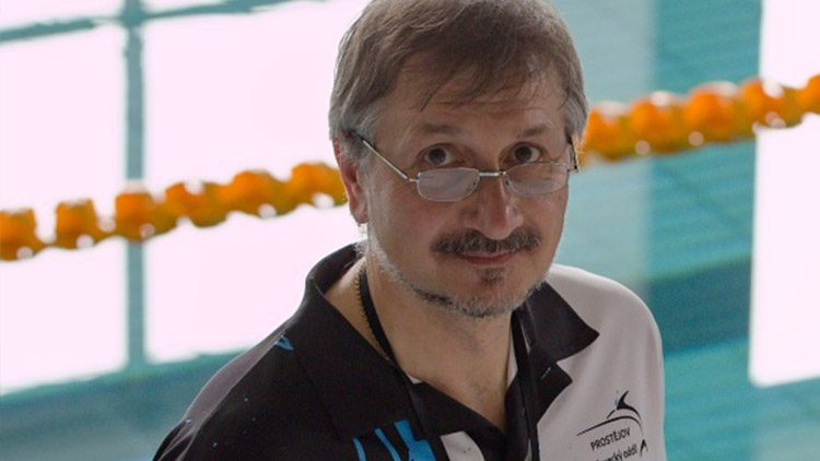Zřejmě „kupčil“ s množstvím členů,  přesto peníze na klub dostal…