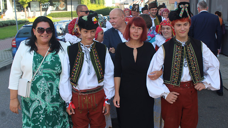 Průvod se zdržel na náměstí