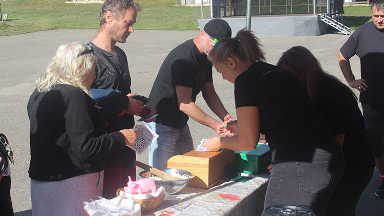 Ve Žraloku museli za guláši „špacírovat“