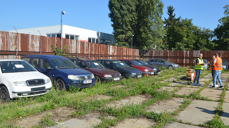 O dražená auta bojovalo osm zájemců