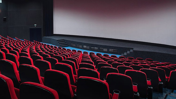 Kino naslepo i v říjnu