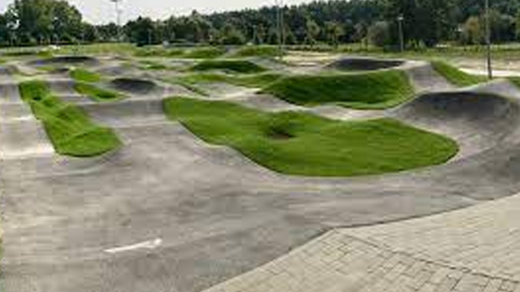 V ČELECHOVICÍCH CHYSTAJÍ OTEVŘENÍ PUMPTRACKU A SKILLCENTRA