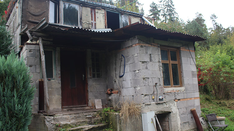 Ad. Smrt v Čuníně:  Mrtvý muž ležel v chatce