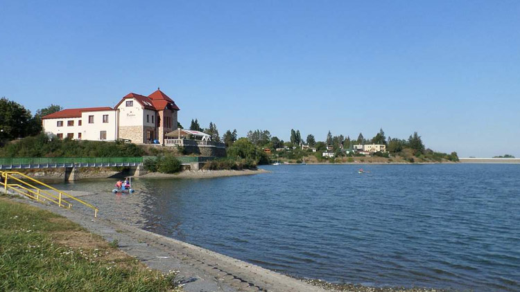 Vybudují silnici pro nové chaty