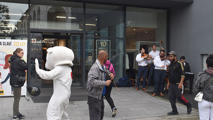 OC Zlatá brána oslavilo své desáté narozeniny ve velkém stylu