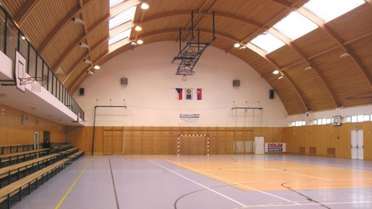 Hala v Kostelci vyhlíží dotace