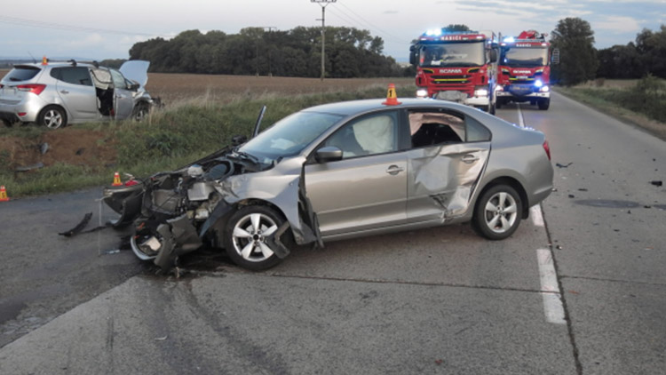 Na „ohrozimské“ se srazila dvě auta