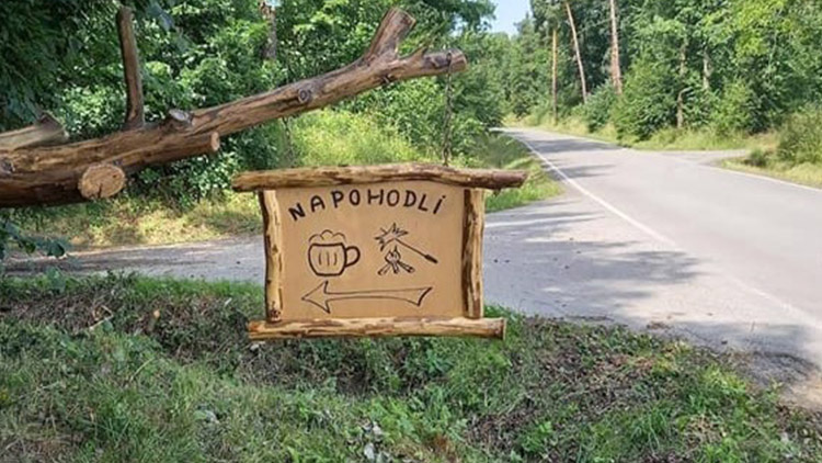 V lesním baru na Pohodlí vykradli pokladničku i ledničku