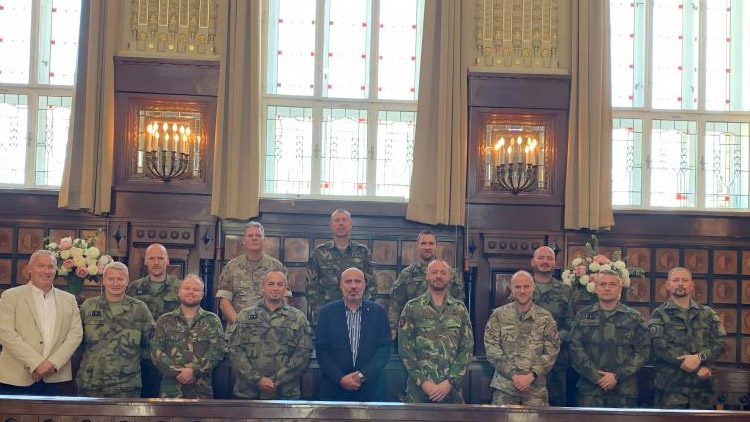 Radnici navštívili zástupci zahraničních vojenských jednotek, kteří navázali spolupráci s jednotkami 53. pluku Průzkumu a Elektronického boje