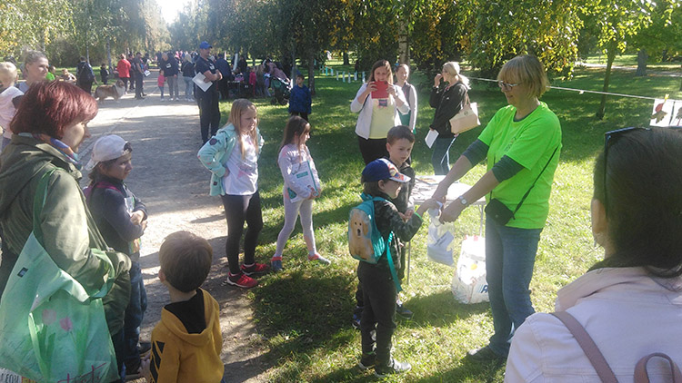 Den stromů v Kolářových sadech se těšil ze slunce i množství návštěvníků