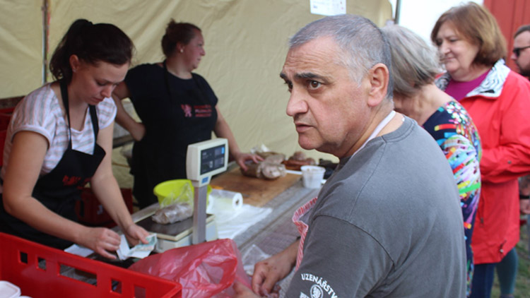 Nádvoří zámku provoněly zabijačkové hody