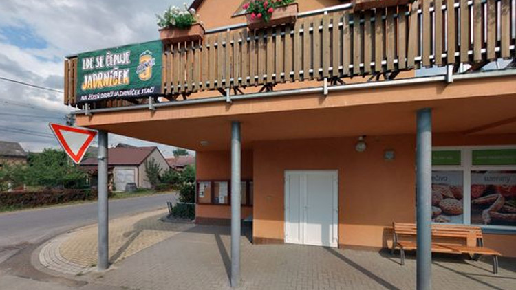 Žehnání znovuotevřené hospodě