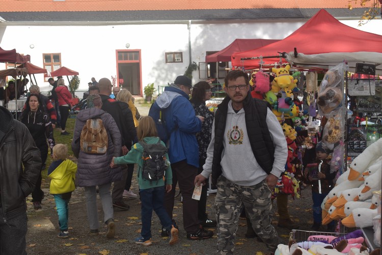 Hubertské slavnosti v Plumlově provoněla i zvěřina