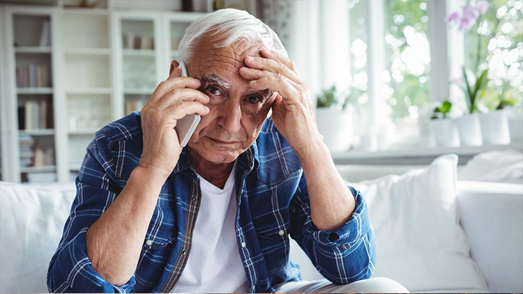 Senior přišel o skoro půl milionu korun