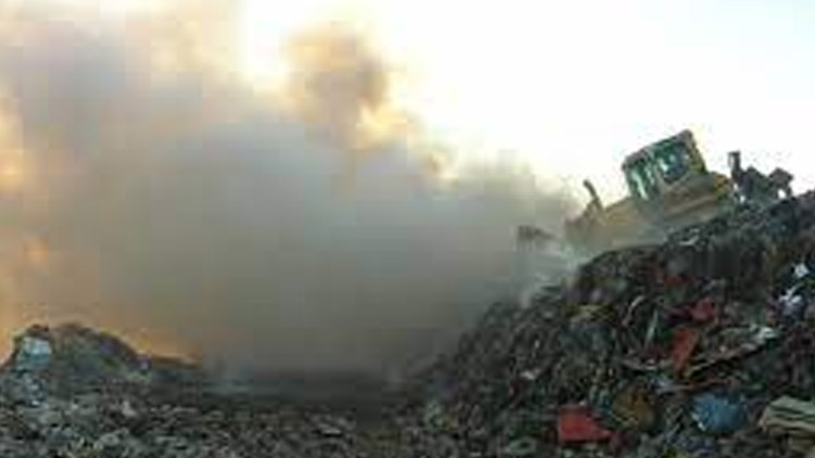 Na skládce v Němčicích  hořelo