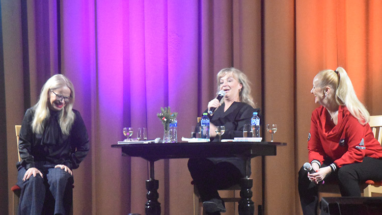 Sirény na cestách nemohly minout ani Určice