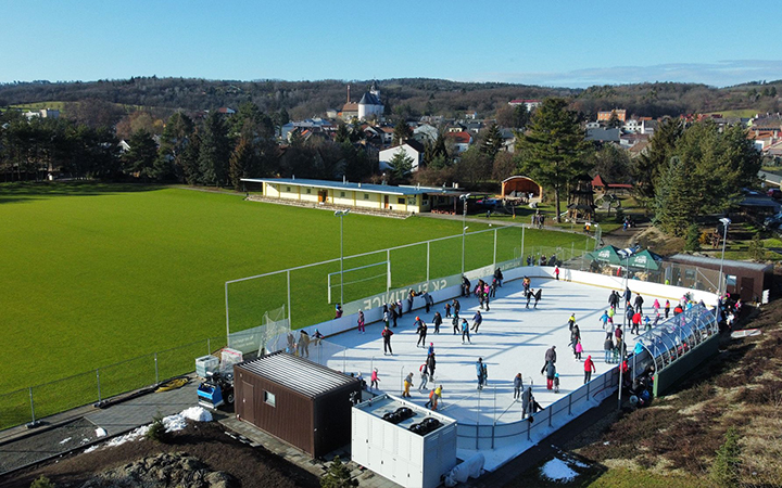 Ve Slatinicích se opět bruslí