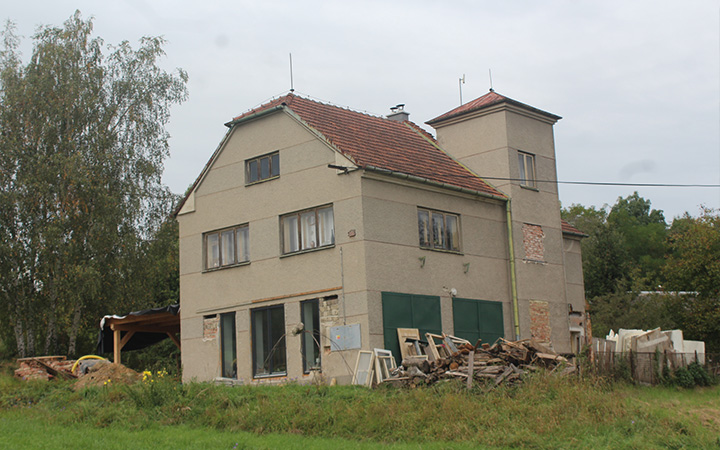 Paráda! Bývalá hasičárna v Čuníně se mění v rodinný dům