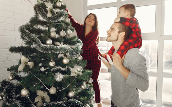Kdy a jak začít zdobit vánoční stromeček?
