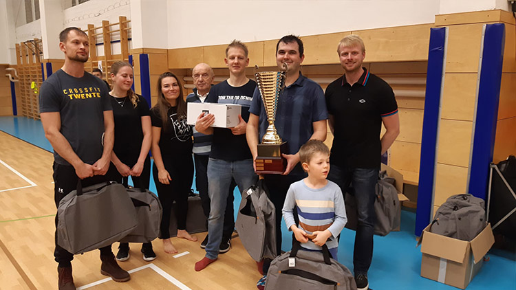 Vánoční volejbalový turnaj O pohár primátora Františka Jury  na RG a ZŠ Otto Wichterleho tentokrát vyhráli Absolventi 2017