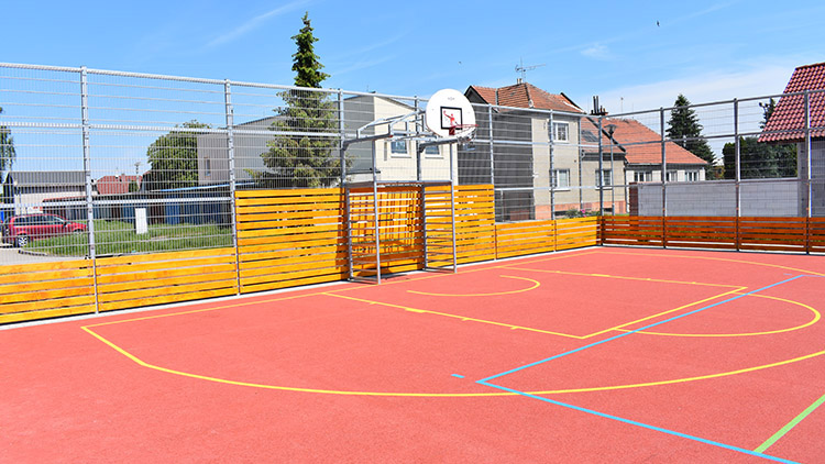 Uzavřené hřiště