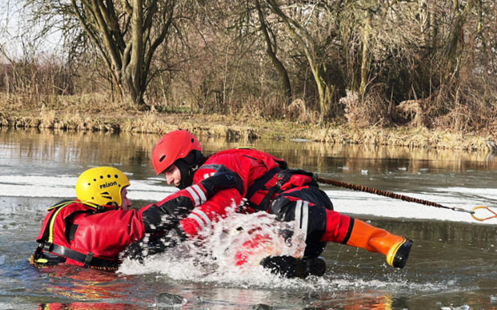 HASIČI RADÍ: Na led jen s největší opatrností. Děti nenechávejte bez dozoru
