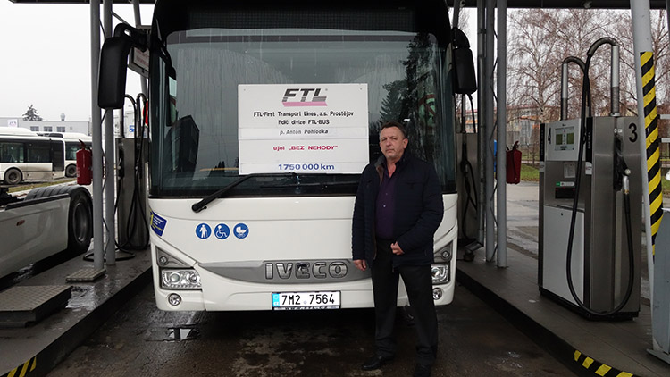 Dva kamioňáci z FTL ujeli 6,5 milionu km. Bez nehody!